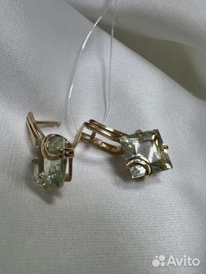 Золотые серьги с зеленым аметистом