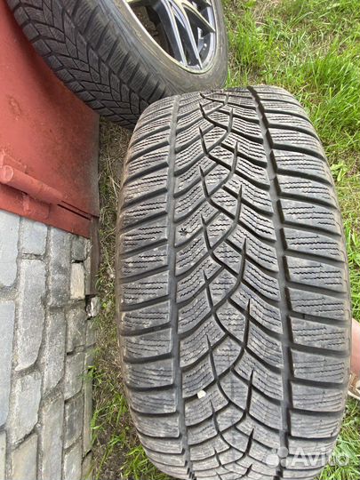Goodyear UltraGrip Performance 225/50 R17