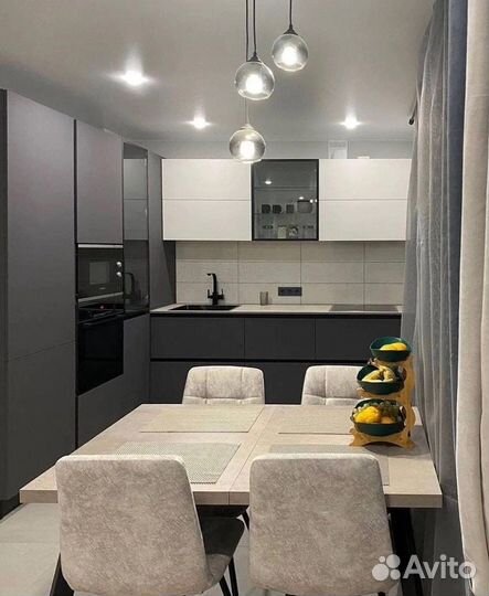 Угловая кухня до потолка с рассрочкой