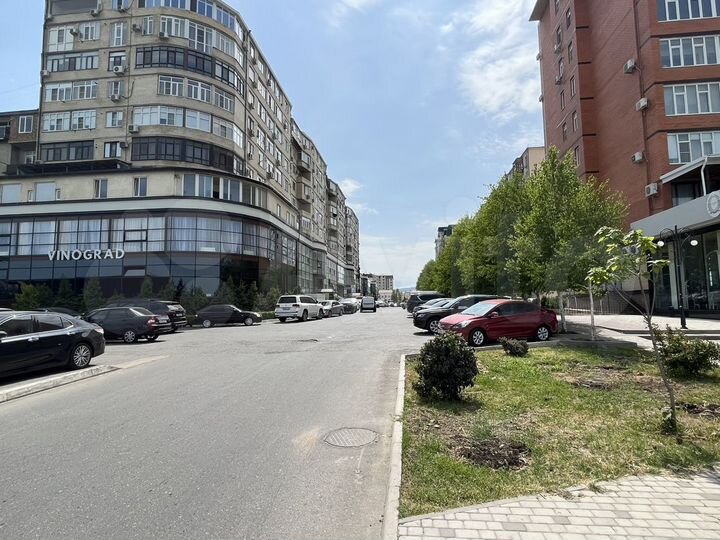 2-к. квартира, 70 м², 1/10 эт.