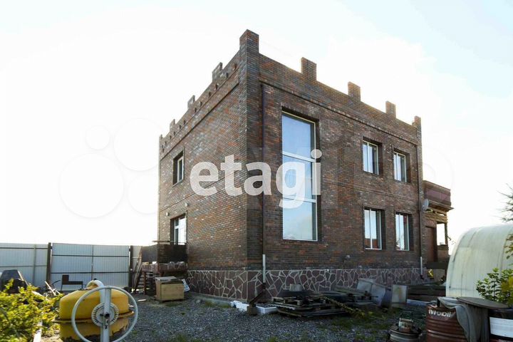 Дом 279,2 м² на участке 8,5 сот.