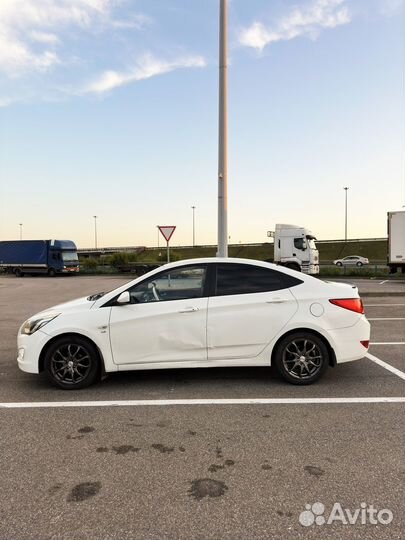 Hyundai Solaris 1.6 AT, 2014, битый, 300 000 км