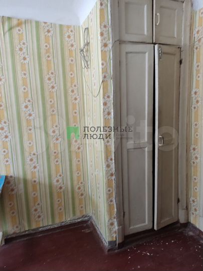 Комната 11 м² в 8-к., 1/5 эт.