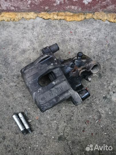 Ford Focus 2 Суппорт тормозной задний правый