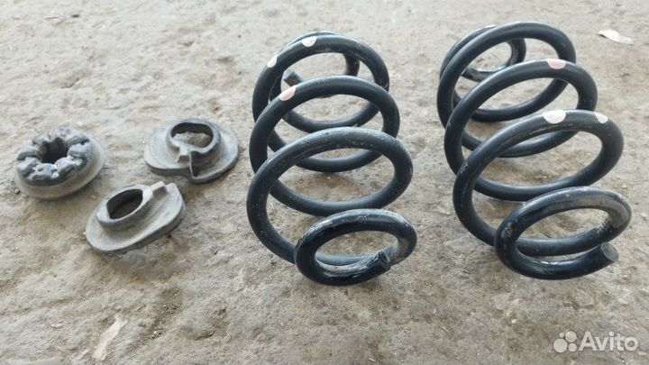 Пружина подвески задняя Nissan Serena С25 MR20DE