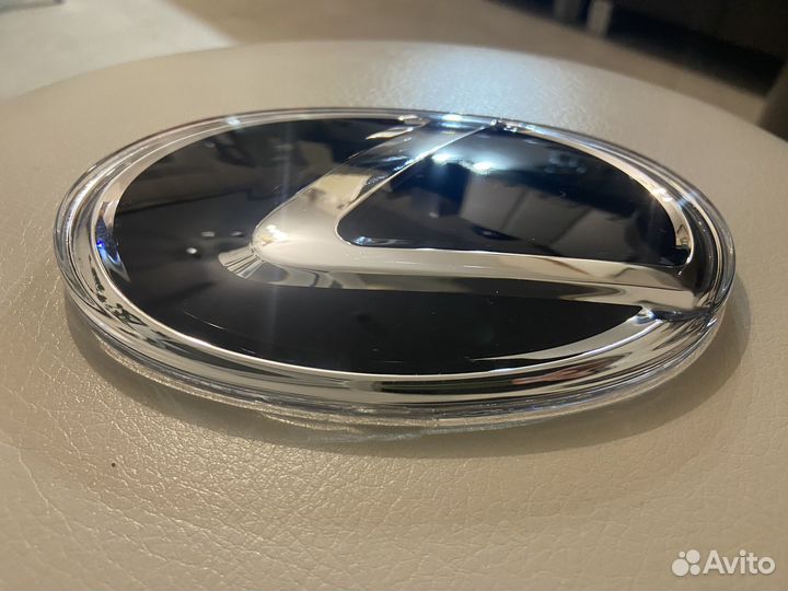 Эмблема Lexus 150/107