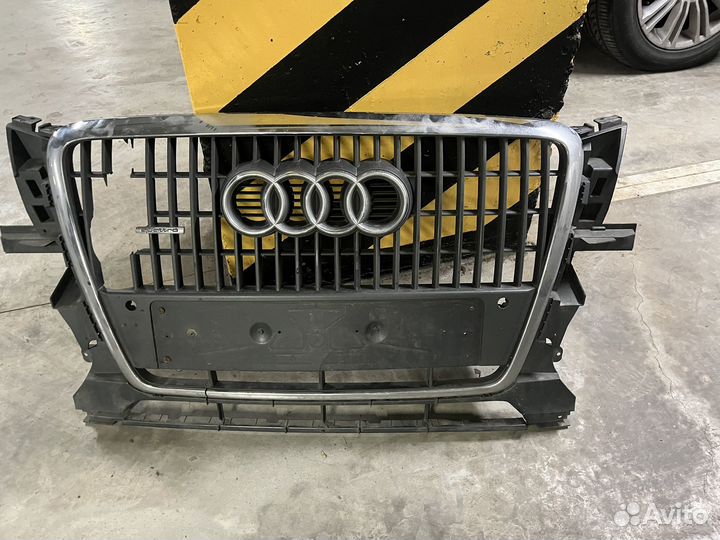 Решетка радиатора audi Q5 2008-2012
