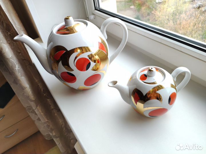 Большой доливной и малый заварочный чайники. СССР