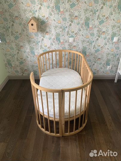 Детская кроватка с матрасиком