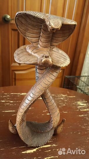 Фигурка Кобры из дерева