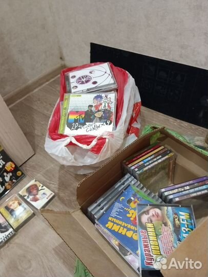 Диски с музыкой касеты мп3 bvb видио плеер касеты