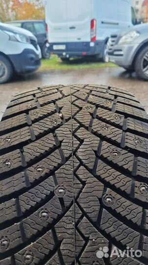 Pirelli Scorpion Ice Zero 2 285/40 R22