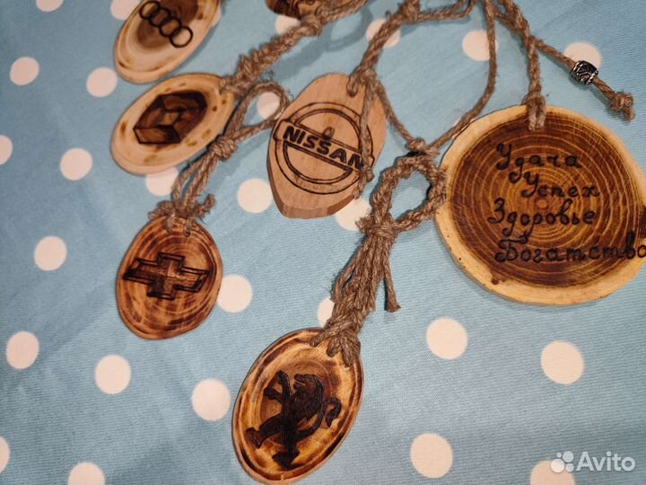 Брелки из дерева