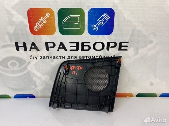 Крышка динамика на торпедо правая Toyota Camry