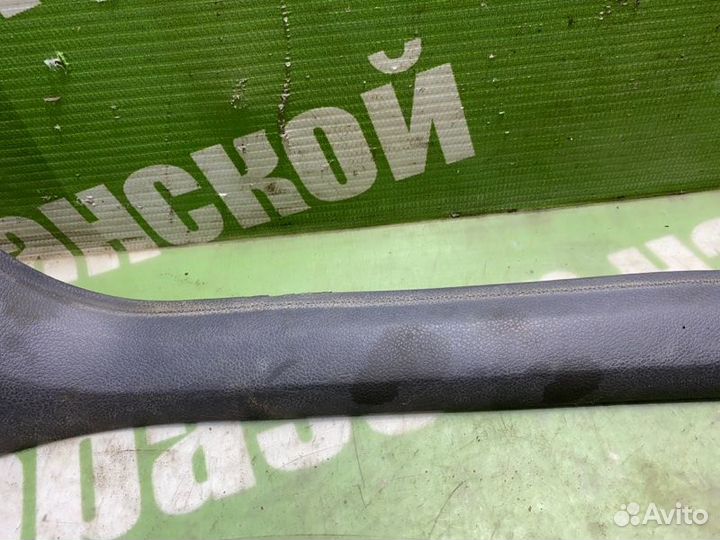 Накладка на порог салона передняя правая Ford