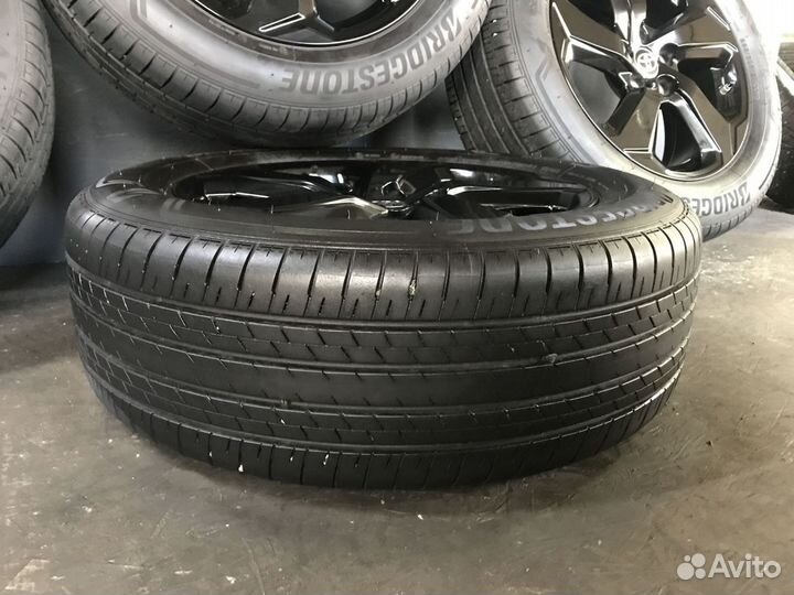 R18 Bridgestone Alenza H/L 33 225/60, PCD 5x114.3 DIA 63.4