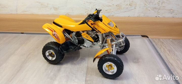 Модель кроссового мотоцикла 1:18