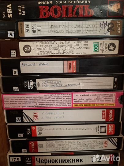 Видеокассеты с фильмами, мультф и музыкой