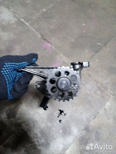 Насос масляный Mercedes-Benz Vito W638