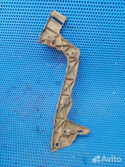 Крепление бампера правое Ford Focus 3