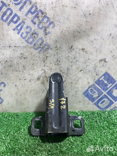 Ответная часть замка двери задняя левая Bmw X5