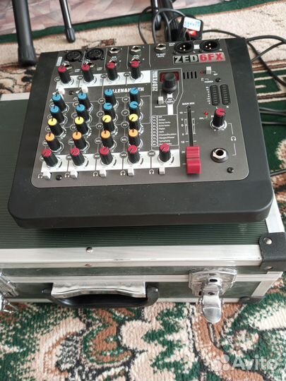 Микшерный пульт