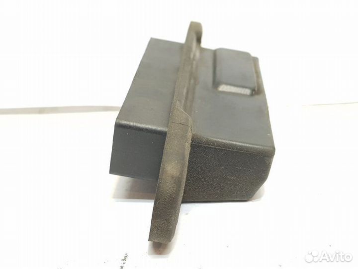 Кнопка открывания багажника Toyota Avensis 3 270