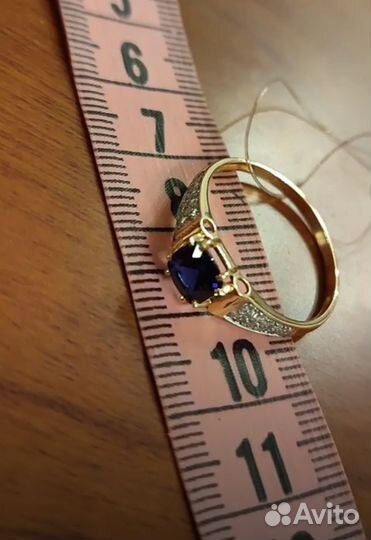 Золотое кольцо с сапфиром р.16