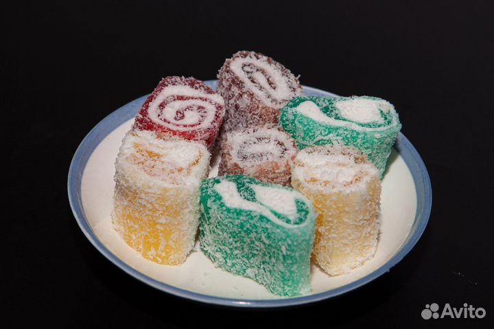 Турецкая пахлава и рахат лукум в ассортименте