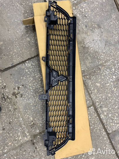 Решетка радиатора Митсубиси Оутлендер