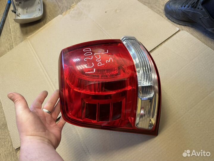 Левый фонарь Toyota Land Cruser 200 (12-15)