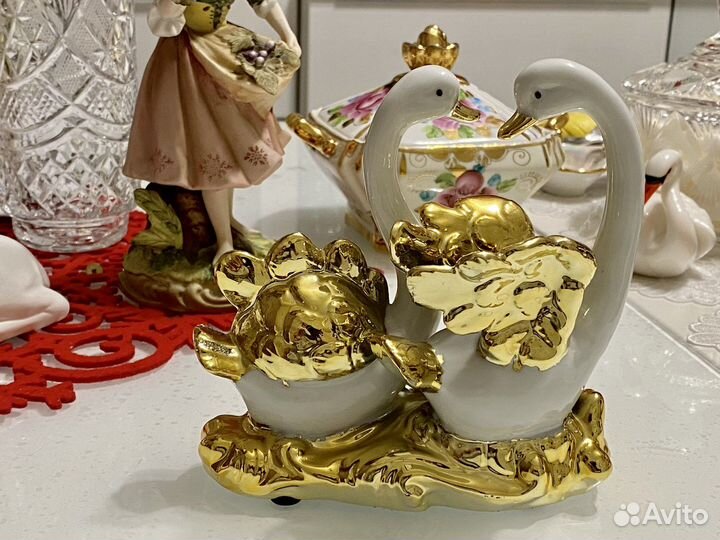 Статуэтка Белые Лебеди с золотом фарфор
