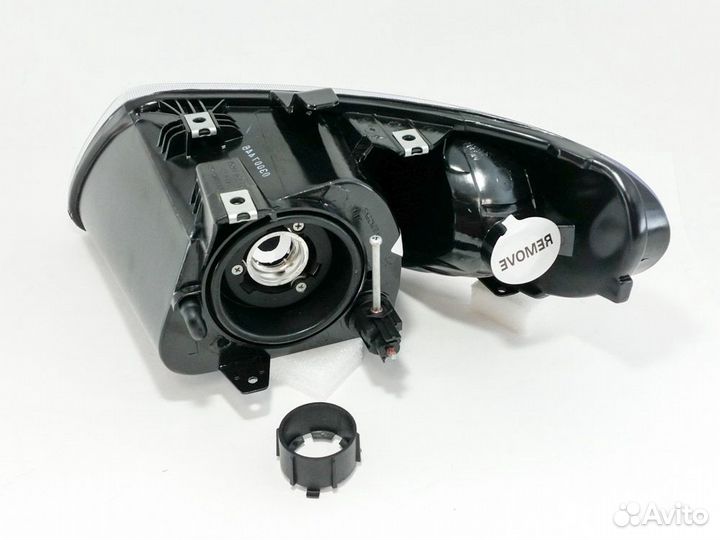 Фара правая Dodge Caravan 4