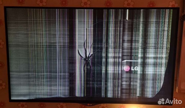 Телевизор с разбитой матрицей LG 42UB820V