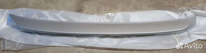 Спойлер на заднюю дверь Land Cruiser 200