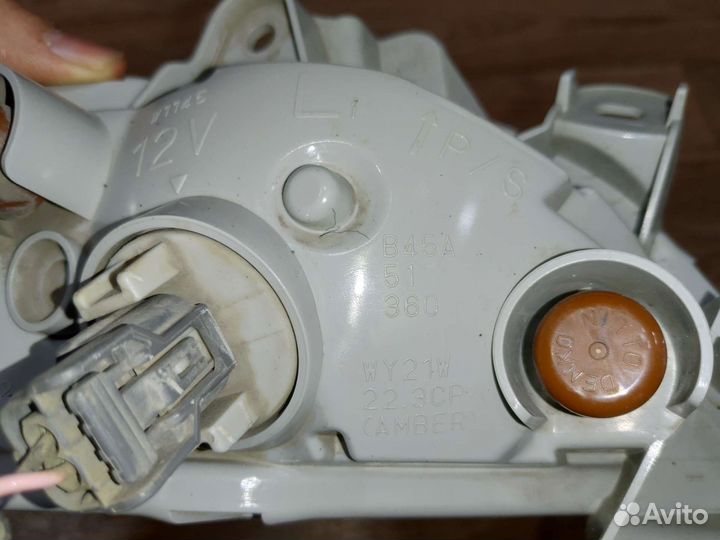 Поворотник левый mazda 3 bm 2014