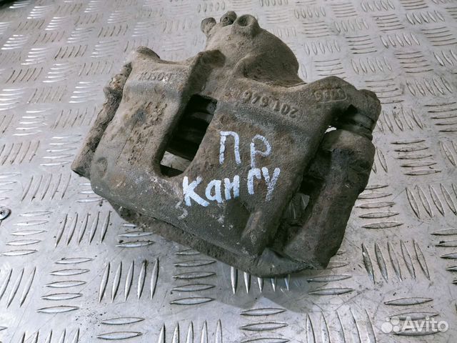 Передний правый суппорт Renault Kangoo 1