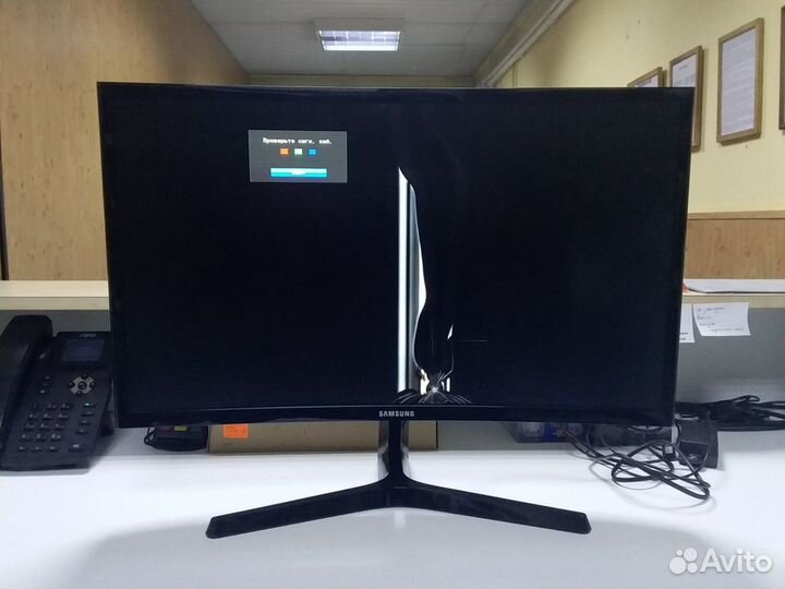 Монитор Samsung LC24F396FHixru (разбита матрица)