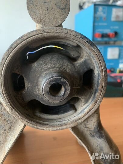 Опора двигателя Mitsubishi Lancer 9
