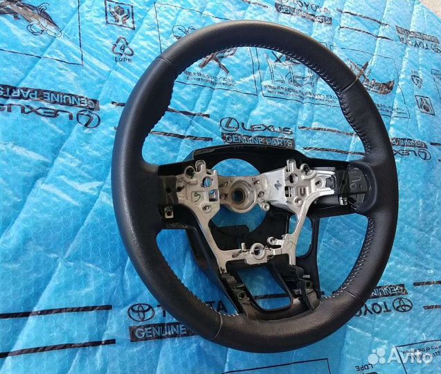 Руль Hilux черный кожаный Оригинал бу 15-20