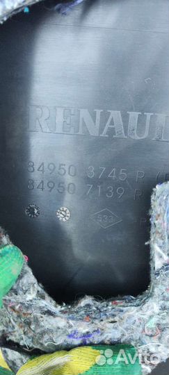 Обшивка багажника правая Renault Duster