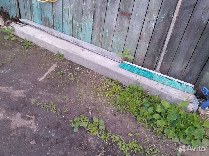 Бетонные блоки и кирпич бу