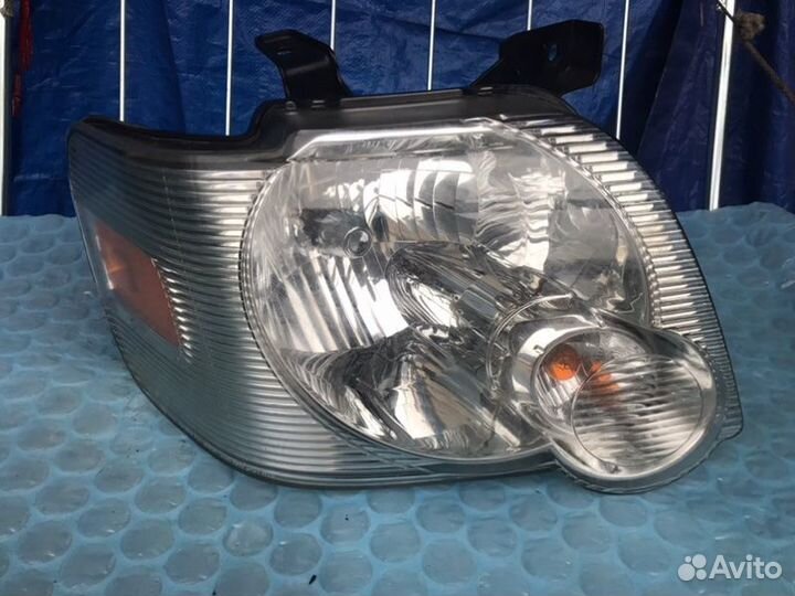 Фара правая Ford Explorer U251 4.0L sohc 12-valve