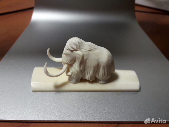 Мамонтенок из лосиного рога