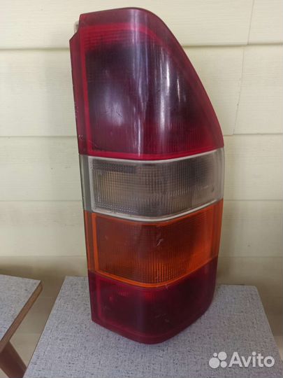 Фонарь задний правый mercedes w901