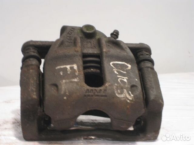 Суппорт левый передний Рено Клио 3 (d-260)