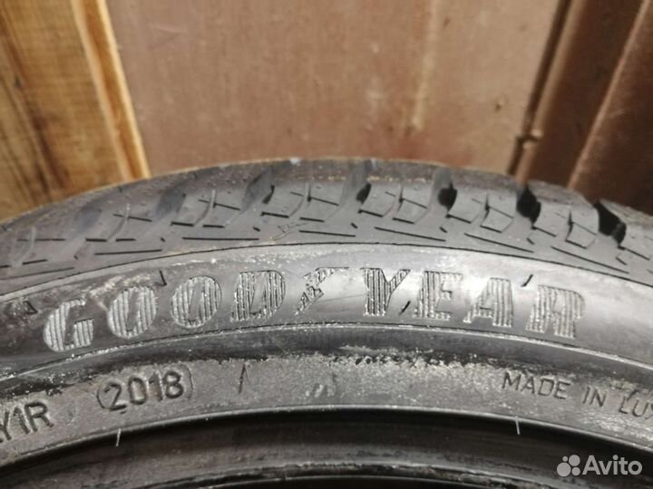 Goodyear UltraGrip Ice 2 215/45 R17 91T