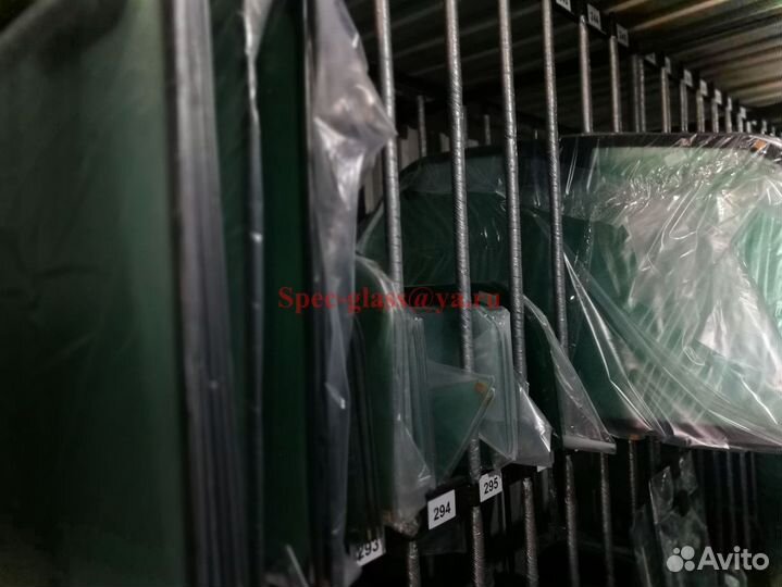 Стекло заднее на Caterpillar 428Е 2006 г