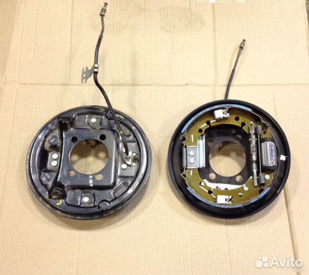 Цапфа / тормозных колодок Toyota Yaris 2006