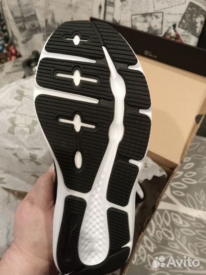 Кроссовки женские